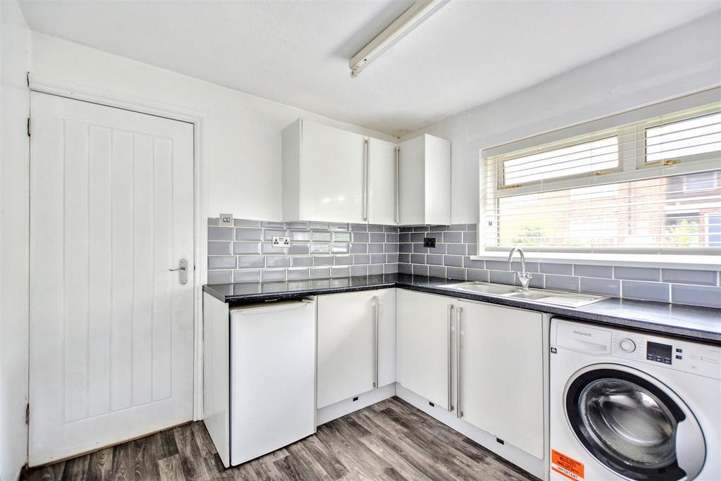 Kitchen 2.jpeg