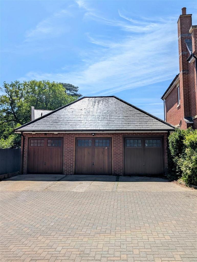 Garage photo.jpg
