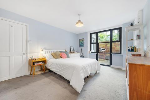 59a Gresham Road, London, SW9 7NU
