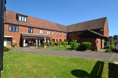 2 bedroom ground floor flat for sale, Ashley Court, Hatfield