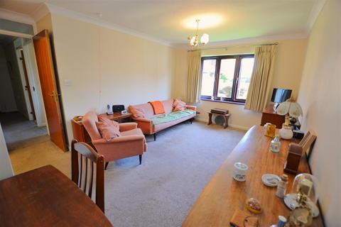 2 bedroom ground floor flat for sale, Ashley Court, Hatfield