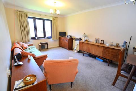 2 bedroom ground floor flat for sale, Ashley Court, Hatfield
