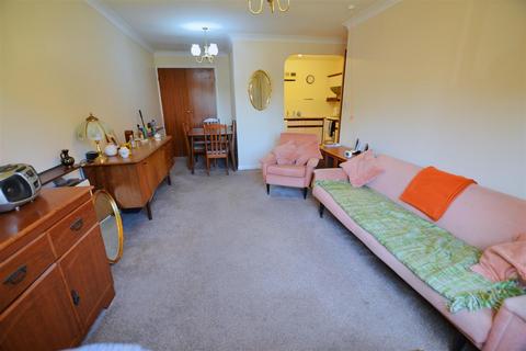 2 bedroom ground floor flat for sale, Ashley Court, Hatfield