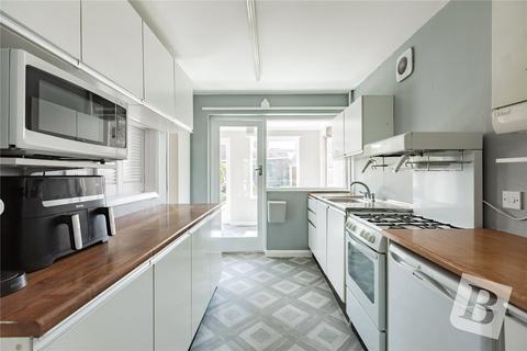 10 Cornwall Close, Hornchurch, RM11 3HA