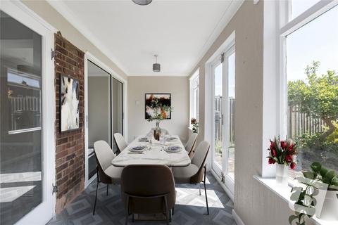 10 Cornwall Close, Hornchurch, RM11 3HA