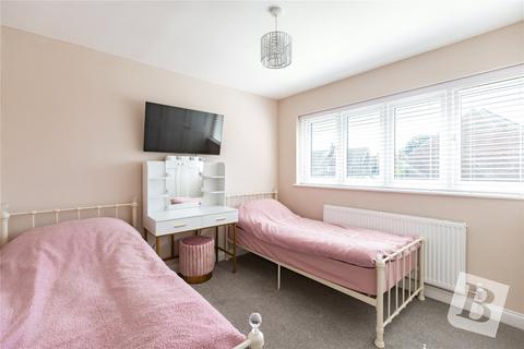 10 Cornwall Close, Hornchurch, RM11 3HA