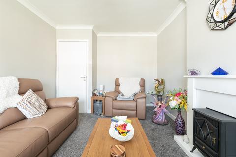2 bedroom flat for sale, Gullane Drive, Hull HU6