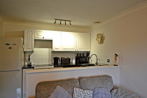2 bedroom flat to rent, Hattersfield Close, Belvedere DA17