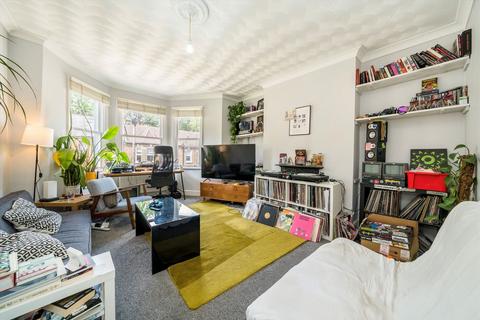 2 bedroom flat to rent, Sandrock Road, London SE13