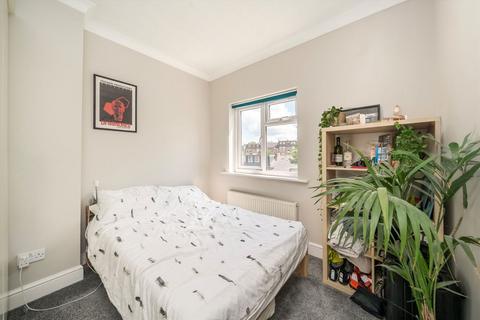 2 bedroom flat to rent, Sandrock Road, London SE13
