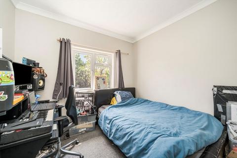 2 bedroom flat to rent, Sandrock Road, London SE13
