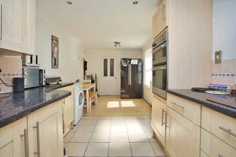 4 bedroom end of terrace house for sale, De Burgh Hill, Dover, CT17
