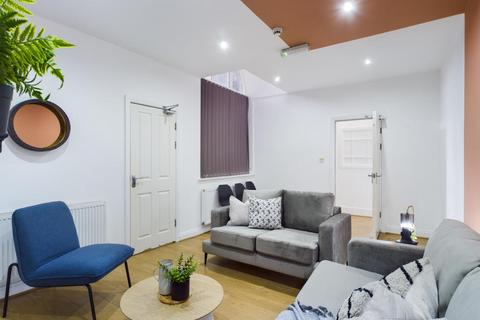 6 bedroom semi-detached house to rent, Raveley Avenue, Manchester M14