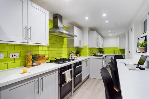 6 bedroom semi-detached house to rent, Raveley Avenue, Manchester M14