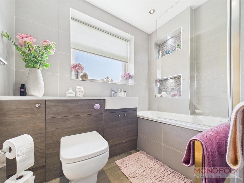 CAM01979 G0-PR0418-STILL016.jpg