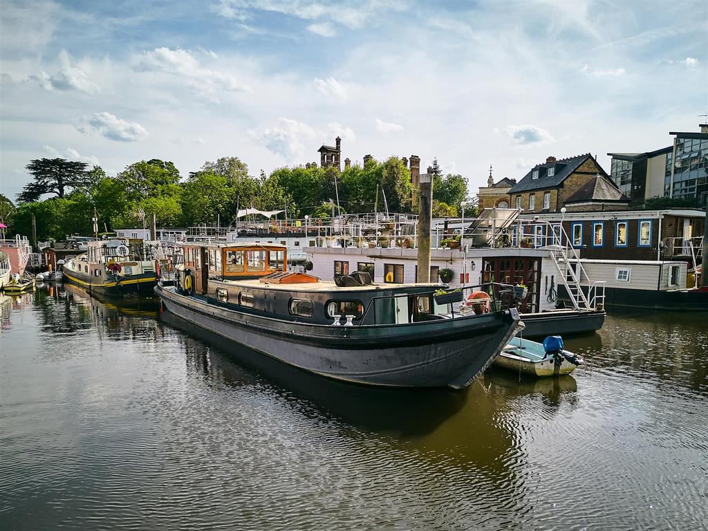 1 bedroom houseboat for sale