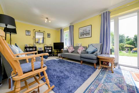 6 Lymington Gate, Caversham, Reading, RG4 7JT