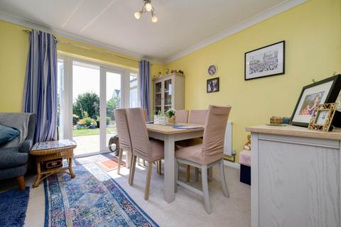 6 Lymington Gate, Caversham, Reading, RG4 7JT