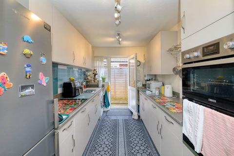 6 Lymington Gate, Caversham, Reading, RG4 7JT