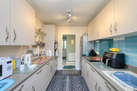 6 Lymington Gate, Caversham, Reading, RG4 7JT