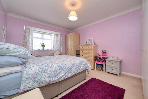 6 Lymington Gate, Caversham, Reading, RG4 7JT