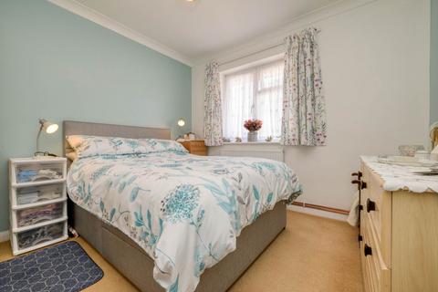 6 Lymington Gate, Caversham, Reading, RG4 7JT