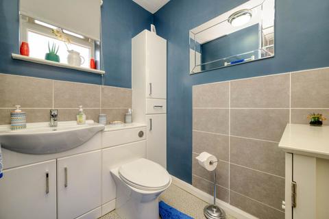 6 Lymington Gate, Caversham, Reading, RG4 7JT