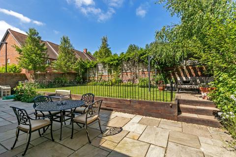 18 Austin Drive, Winchester, SO22 5SD