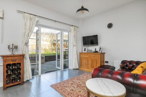 18 Austin Drive, Winchester, SO22 5SD