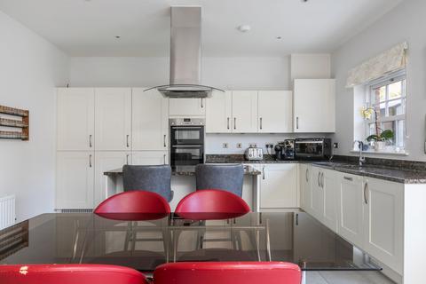 18 Austin Drive, Winchester, SO22 5SD