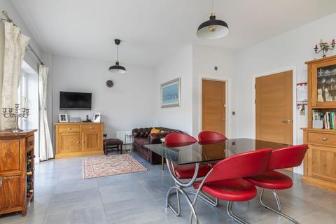 18 Austin Drive, Winchester, SO22 5SD