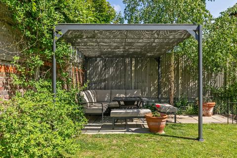 18 Austin Drive, Winchester, SO22 5SD