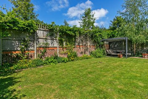 18 Austin Drive, Winchester, SO22 5SD