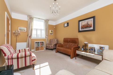 18 Austin Drive, Winchester, SO22 5SD