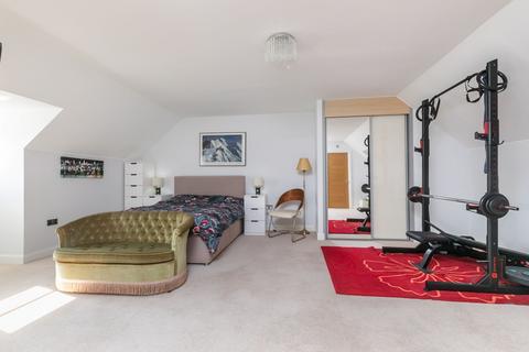 18 Austin Drive, Winchester, SO22 5SD