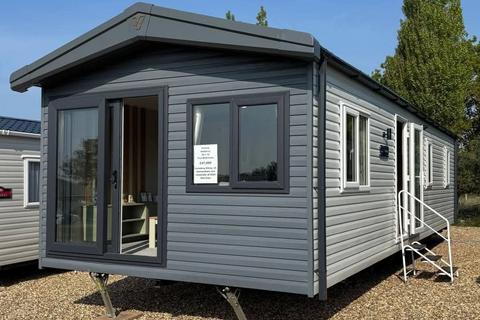 2 bedroom static caravan for sale, Flag Hill, Great Bentley, Colchester, CO7