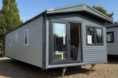2 bedroom static caravan for sale, Flag Hill, Great Bentley, Colchester, CO7