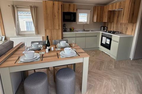 2 bedroom static caravan for sale, Flag Hill, Great Bentley, Colchester, CO7