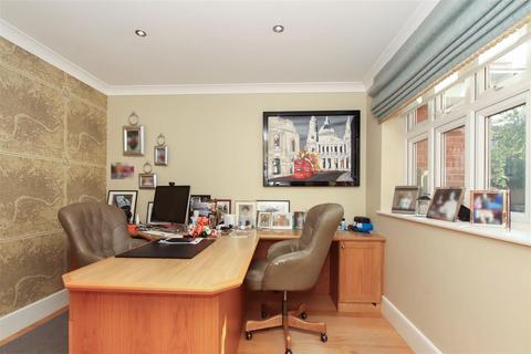 8 Barncroft Road, Berkhamsted, HP4 3NL