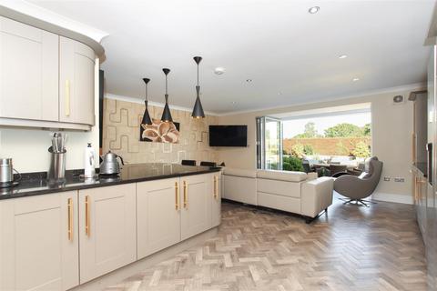 8 Barncroft Road, Berkhamsted, HP4 3NL