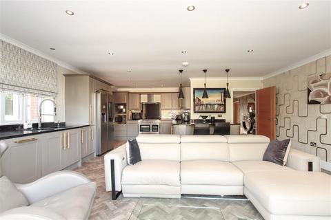8 Barncroft Road, Berkhamsted, HP4 3NL
