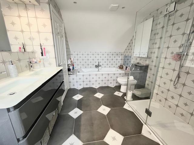 En Suite (Bed 1)