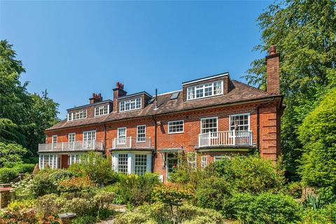 2 bedroom flat for sale, Farnham Lane, Haslemere, Surrey, GU27