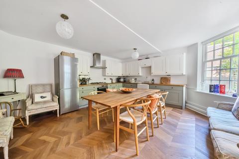 2 bedroom flat for sale, Farnham Lane, Haslemere, Surrey, GU27