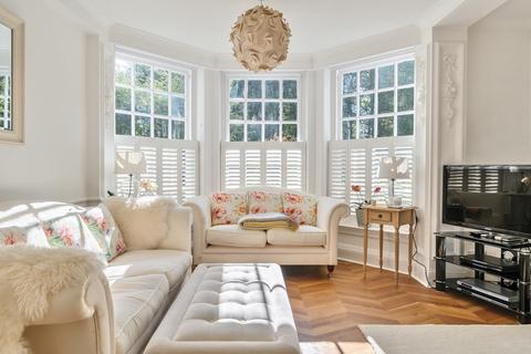2 bedroom flat for sale, Farnham Lane, Haslemere, Surrey, GU27