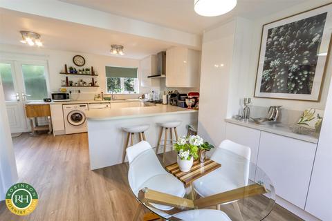 4 bedroom detached house for sale, Airedale Avenue, Tickhill, Doncaster