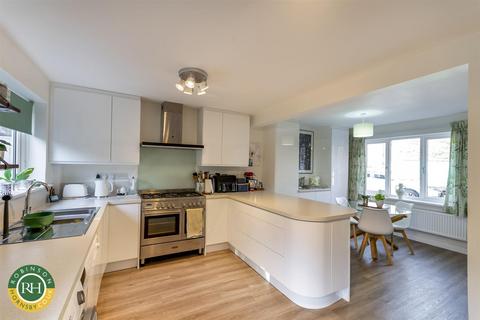 4 bedroom detached house for sale, Airedale Avenue, Tickhill, Doncaster