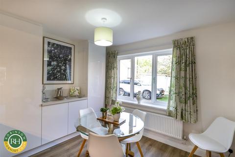 53 Airedale Avenue, Tickhill, Doncaster, DN11 9UJ