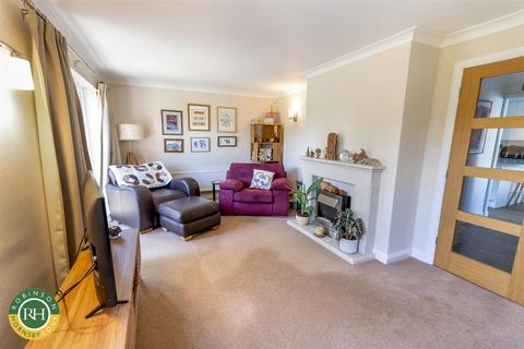 53 Airedale Avenue, Tickhill, Doncaster, DN11 9UJ