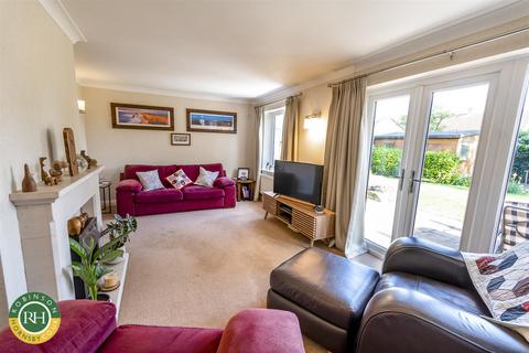 53 Airedale Avenue, Tickhill, Doncaster, DN11 9UJ